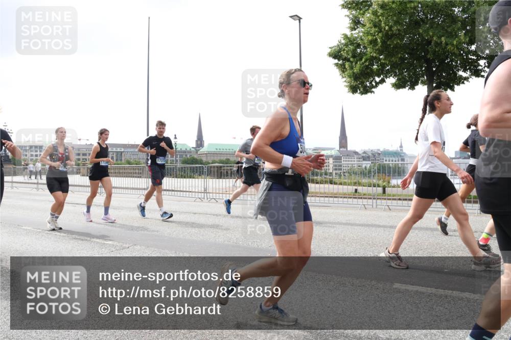 29.06.2025 - hella hamburg halbmarathon Lena Gebhardt http://msf.ph/oto/8258859 29.06.2025 10:45:57 Lombardsbrücke 1004, 1033, 1060, 1085, 1100, 1104, 1421, 1426, 1532, 1555, 1854, 1867, 1868, 1983, 2008, 2398, 2423, 2522, 2550, 2657, 2664, 2773, 2813, 2917, 2951, 2954, 2965, 2973, 3410, 4104, 4223, 4224, 4317, 4388, 4572, 5044, 5635, 5703, 5769, 5770, 5892, 6133, 6333, 6392, 6623, 7268, 7356, 7605, 7859, 7894, 7983, 8745, 9120, 9121, 9426, 9445, 10030, 10327, 10329, 10367, 10511, 11358, 11876, 11910 meine-sportfotos.de