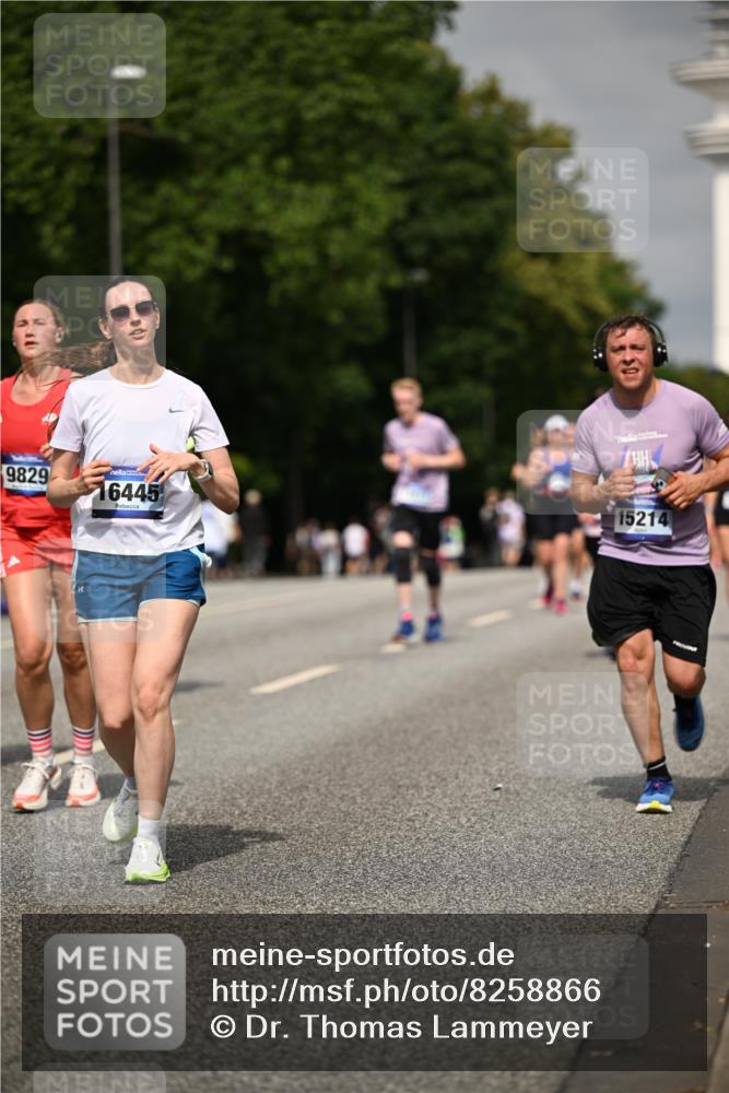 29.06.2025 - hella hamburg halbmarathon Dr. Thomas Lammeyer http://msf.ph/oto/8258866 29.06.2025 10:14:37 Kennedybrücke 1052, 1186, 1548, 1781, 5182, 5653, 5806, 7058, 8561, 8685, 9150, 9829 meine-sportfotos.de