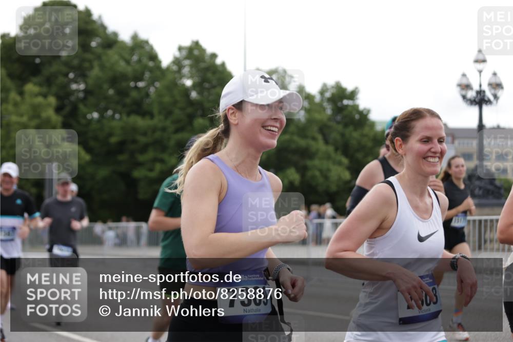 29.06.2025 - hella hamburg halbmarathon Jannik Wohlers http://msf.ph/oto/8258876 29.06.2025 10:32:19 Lombardsbrücke 1199, 1237, 2059, 3422, 3660, 3670, 3753, 4446, 5783, 5871, 6228, 7308, 7309, 7387, 7531, 7633, 7749, 7750, 9010, 9188, 10013, 10048, 10203, 10277, 10354, 10470, 10624, 10770, 11076, 11248, 12470, 12508, 13335, 14301, 15071, 15171, 15847, 15997, 16129, 16187, 16502, 16898, 16999, 17041, 17102, 17167, 17508, 18069, 18502, 18706, 18927, 19156 meine-sportfotos.de