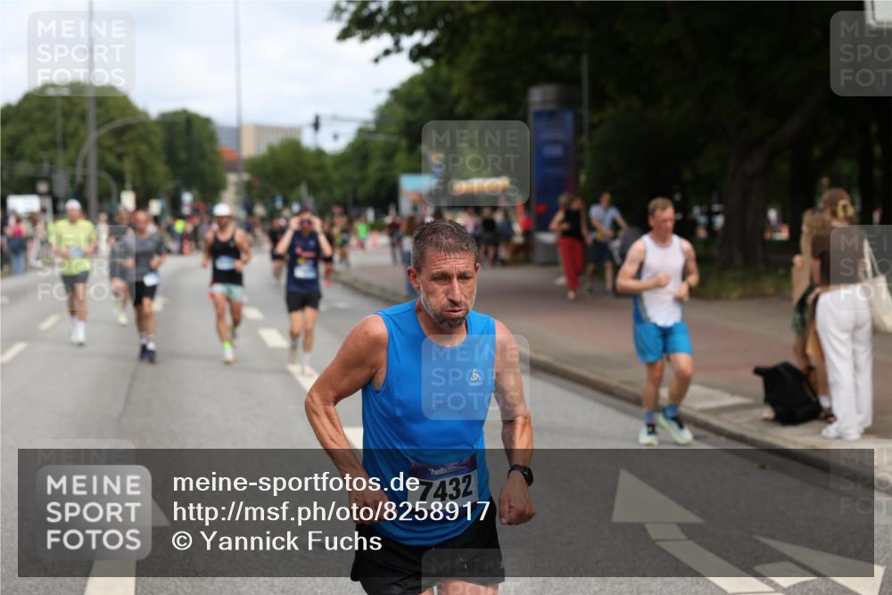 29.06.2025 - hella hamburg halbmarathon Yannick Fuchs http://msf.ph/oto/8258917 29.06.2025 10:36:07 20KM 1570, 1763, 1800, 2579, 2675, 5387, 5987, 6550, 7092, 7432, 8358, 9815, 9885, 10894, 11417, 12434, 12588, 13714, 13876, 14346, 14899, 16084, 17032, 17159, 17182, 17882, 18442, 18491, 18509, 18764, 18772, 18802 meine-sportfotos.de