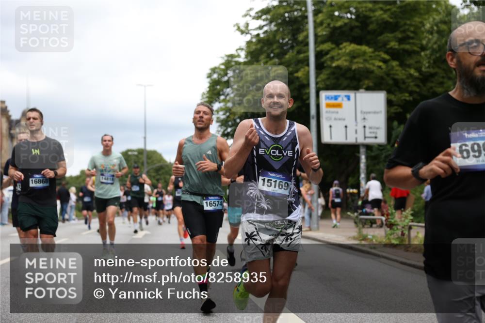 29.06.2025 - hella hamburg halbmarathon Yannick Fuchs http://msf.ph/oto/8258935 29.06.2025 10:48:31 20KM 1327, 1410, 1496, 1815, 2474, 2771, 3041, 3177, 3310, 3791, 3794, 3861, 3945, 4189, 4231, 4938, 6082, 6084, 6356, 6443, 6581, 6723, 6994, 8223, 8449, 8514, 8698, 8772, 8798, 9012, 9060, 9227, 10191, 10192, 10263, 10266, 11333, 11499, 11747, 12186, 12362, 12489, 13297, 13869, 14036, 14175, 14592, 14638, 14660, 14818, 14948, 15113, 15156, 15169, 15408, 15524, 15879, 16092, 16574, 16750, 17740, 17765, 19177 meine-sportfotos.de