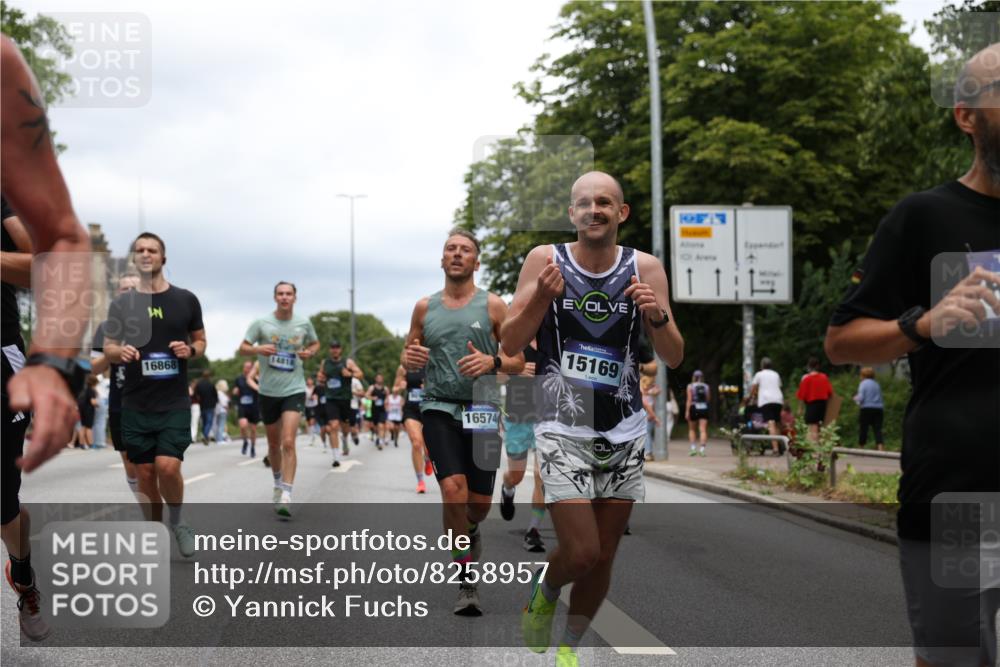 29.06.2025 - hella hamburg halbmarathon Yannick Fuchs http://msf.ph/oto/8258957 29.06.2025 10:48:31 20KM 1327, 1410, 1496, 1815, 2474, 2771, 3041, 3177, 3310, 3791, 3794, 3861, 3945, 4189, 4231, 4938, 6082, 6084, 6356, 6443, 6581, 6723, 6994, 8223, 8449, 8514, 8698, 8772, 8798, 9012, 9060, 9227, 10191, 10192, 10263, 10266, 11333, 11499, 11747, 12186, 12362, 12489, 13297, 13869, 14036, 14175, 14592, 14638, 14660, 14818, 14948, 15113, 15156, 15169, 15408, 15524, 15879, 16092, 16574, 16750, 17740, 17765, 19177 meine-sportfotos.de