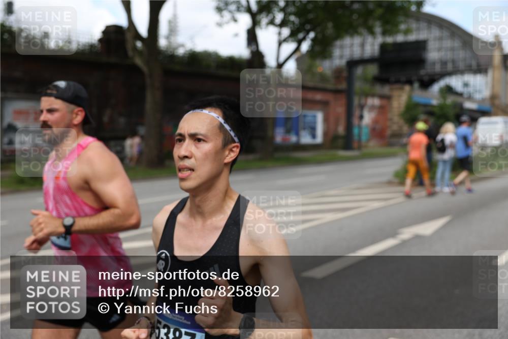 29.06.2025 - hella hamburg halbmarathon Yannick Fuchs http://msf.ph/oto/8258962 29.06.2025 10:36:08 20KM 1570, 1763, 1800, 2579, 2675, 5387, 5987, 6550, 6593, 7092, 7432, 8358, 9815, 10894, 11417, 12434, 12588, 13714, 13876, 14346, 14899, 15521, 16084, 17032, 17159, 17182, 17882, 18442, 18491, 18509, 18764, 18772, 18802 meine-sportfotos.de