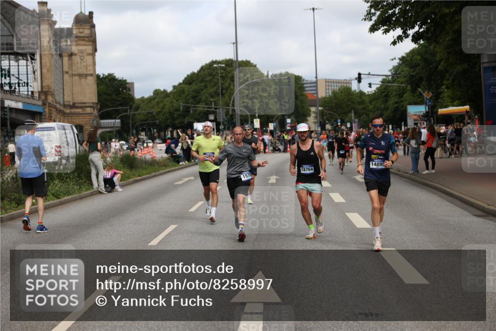 29.06.2025 - hella hamburg halbmarathon Yannick Fuchs http://msf.ph/oto/8258997 29.06.2025 10:36:08 20KM 1570, 1763, 1800, 2579, 2675, 5387, 5987, 6550, 6593, 7092, 7432, 8358, 9815, 10894, 11417, 12434, 12588, 13714, 13876, 14346, 14899, 15521, 16084, 17032, 17159, 17182, 17882, 18442, 18491, 18509, 18764, 18772, 18802 meine-sportfotos.de