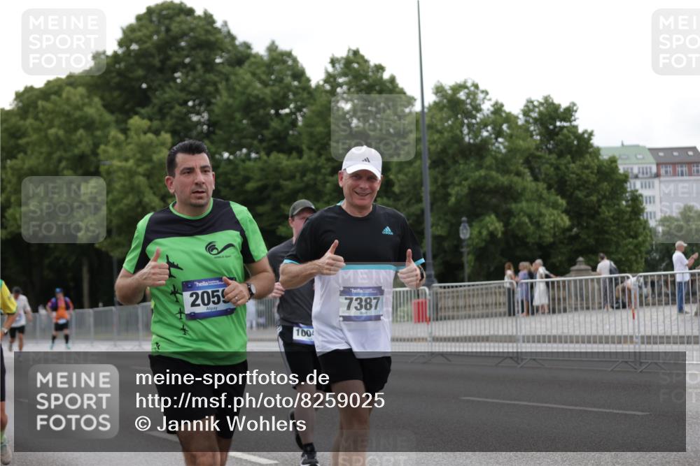 29.06.2025 - hella hamburg halbmarathon Jannik Wohlers http://msf.ph/oto/8259025 29.06.2025 10:32:21 Lombardsbrücke 1078, 1199, 1237, 1732, 2059, 2276, 3422, 3660, 3670, 3753, 4446, 5871, 6040, 7308, 7309, 7387, 7531, 7633, 7749, 7750, 8839, 9010, 9034, 9188, 9542, 10013, 10048, 10203, 10277, 10354, 10470, 10624, 10770, 11076, 11248, 11756, 12470, 12508, 13335, 14301, 15071, 15171, 15847, 15997, 16129, 16502, 16898, 16999, 17041, 17102, 17167, 17508, 18069, 18502, 18706, 18927, 19156 meine-sportfotos.de