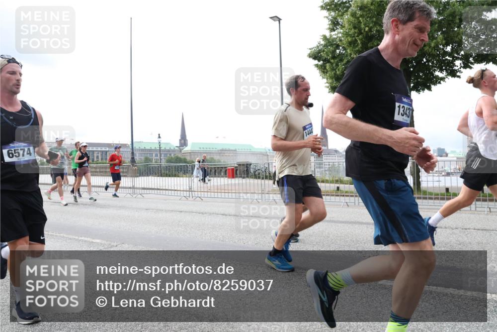 29.06.2025 - hella hamburg halbmarathon Lena Gebhardt http://msf.ph/oto/8259037 29.06.2025 10:34:25 Lombardsbrücke 1025, 1672, 1705, 1787, 2023, 2265, 2412, 2464, 2496, 2510, 2511, 2526, 2801, 2933, 3145, 3420, 3829, 3848, 4540, 4807, 4824, 4826, 5453, 5561, 5584, 5609, 6034, 6105, 6171, 6329, 6571, 6574, 6843, 7324, 7329, 7386, 7644, 7733, 8277, 8349, 8705, 8965, 9164, 9379, 9448, 9514, 10335, 10360, 10564, 10674, 11872, 12164, 13957, 15477, 16238, 16311, 16390, 16682, 16919, 17230, 18158, 18941 meine-sportfotos.de