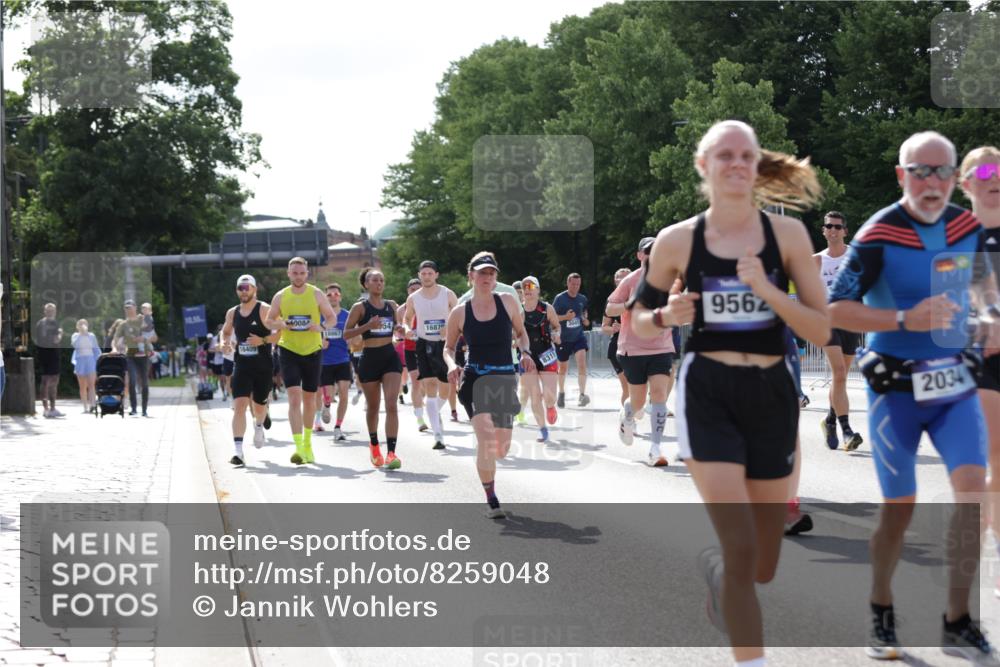 29.06.2025 - hella hamburg halbmarathon Jannik Wohlers http://msf.ph/oto/8259048 29.06.2025 09:57:55 Lombardsbrücke 1034, 1179, 1190, 1815, 2034, 2070, 2417, 2636, 2656, 2711, 3041, 3859, 4814, 4903, 5093, 5721, 6164, 6272, 6433, 6897, 7409, 7724, 7856, 7896, 8154, 8311, 8449, 8508, 8590, 8689, 8825, 9012, 9057, 9562, 9656, 10084, 11217, 11416, 11607, 11791, 11870, 12624, 12761, 13033, 13691, 14323, 14365, 14571, 14626, 14678, 14805, 14845, 15914, 16213, 16409, 16653, 16879, 16924, 17176, 17321, 17415, 17825, 18514, 18551, 18799, 18810, 18811, 18867, 19244 meine-sportfotos.de