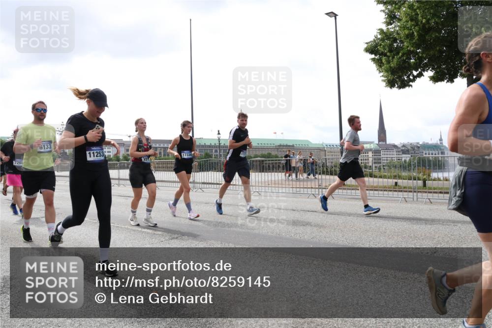 29.06.2025 - hella hamburg halbmarathon Lena Gebhardt http://msf.ph/oto/8259145 29.06.2025 10:45:57 Lombardsbrücke 1004, 1033, 1060, 1085, 1100, 1104, 1421, 1426, 1532, 1555, 1854, 1867, 1868, 1983, 2008, 2398, 2423, 2522, 2550, 2657, 2664, 2773, 2813, 2917, 2951, 2954, 2965, 2973, 3410, 4104, 4223, 4224, 4317, 4388, 4572, 5044, 5635, 5703, 5769, 5770, 5892, 6133, 6333, 6392, 6623, 7268, 7356, 7605, 7859, 7894, 7983, 8745, 9120, 9121, 9426, 9445, 10030, 10327, 10329, 10367, 10511, 11358, 11876, 11910 meine-sportfotos.de