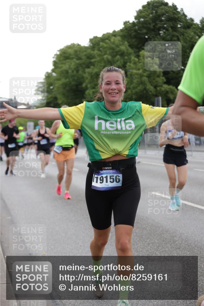 29.06.2025 - hella hamburg halbmarathon Jannik Wohlers http://msf.ph/oto/8259161 29.06.2025 10:32:23 Lombardsbrücke 1078, 1237, 1732, 2059, 2276, 3422, 3660, 3670, 3708, 3753, 4446, 6040, 6861, 7308, 7309, 7387, 7531, 7633, 7749, 7750, 8170, 8839, 9010, 9034, 9188, 9542, 10013, 10048, 10203, 10277, 10470, 10770, 11076, 11248, 11756, 12423, 12424, 12470, 12508, 12907, 13789, 14301, 14347, 15171, 15997, 16129, 16502, 16702, 16898, 16999, 17041, 17102, 17167, 17508, 17664, 18069, 18502, 18706, 18927, 19156 meine-sportfotos.de