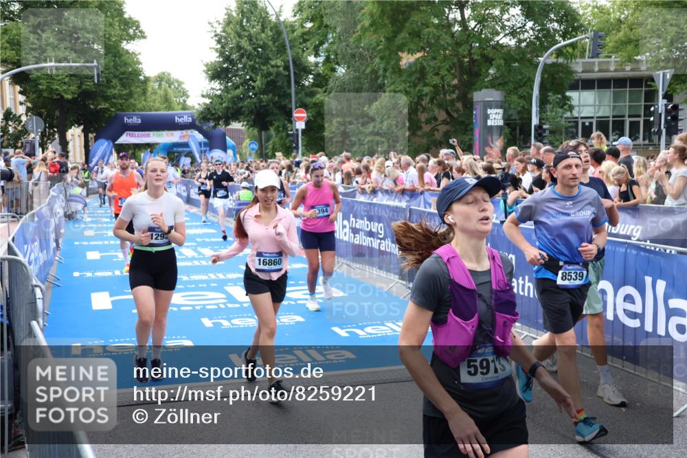 29.06.2025 - hella hamburg halbmarathon Zöllner http://msf.ph/oto/8259221 29.06.2025 11:43:23 Ziel 1394, 2031, 3130, 4855, 6571, 6806, 8758, 9331, 9333, 10083, 12391, 12935, 13195, 13601, 14608, 14851, 16860, 17684 meine-sportfotos.de