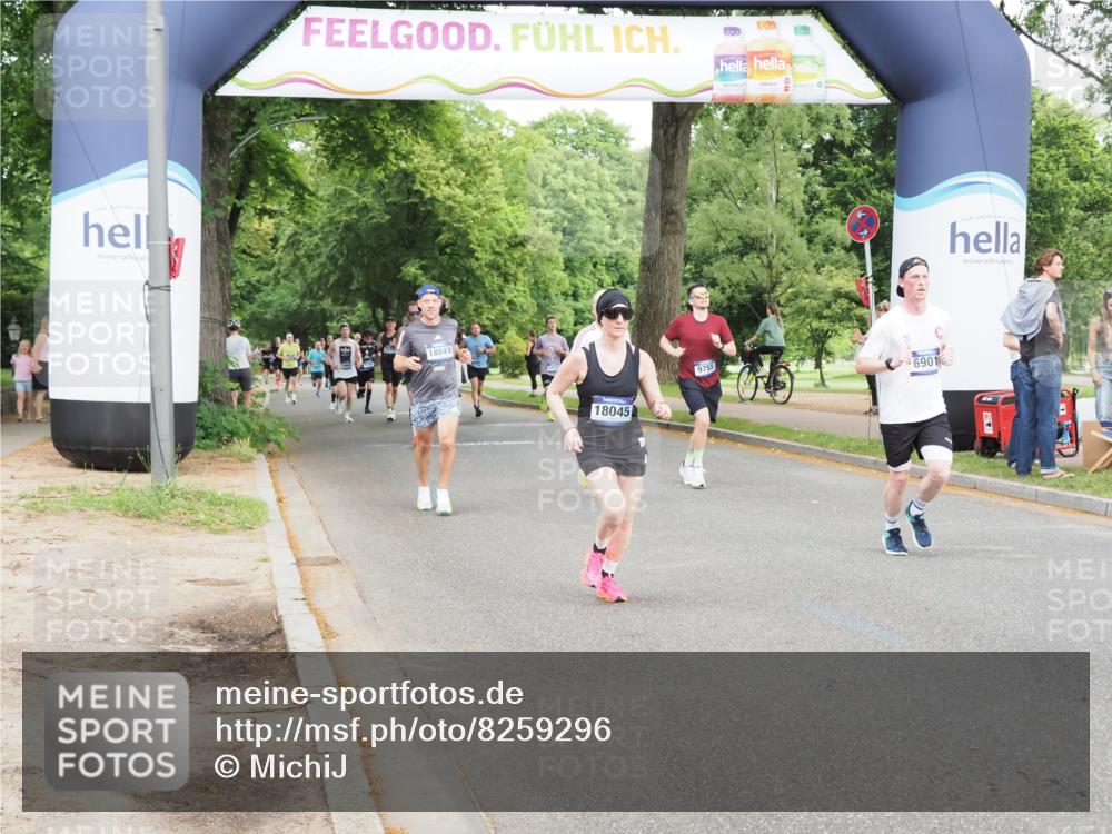 29.06.2025 - hella hamburg halbmarathon MichiJ http://msf.ph/oto/8259296 29.06.2025 10:29:43 Zwischen KM18-KM19 1136, 2675, 4380, 6901, 9358, 9885, 10978, 12365, 14555, 15164, 16816, 17182, 18045, 18399 meine-sportfotos.de