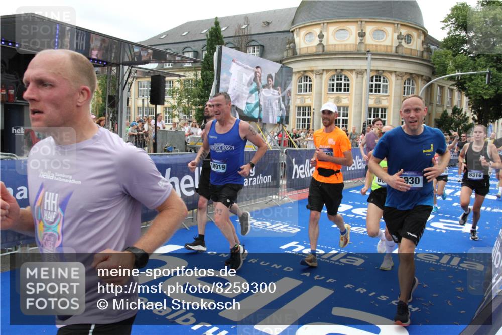 29.06.2025 - hella hamburg halbmarathon Michael Strokosch http://msf.ph/oto/8259300 29.06.2025 10:51:22 Ziel 1461, 1817, 2364, 2636, 2718, 4814, 6657, 6776, 8316, 8930, 8989, 9476, 10480, 10667, 11124, 11512, 11625, 12016, 13047, 14865, 14994, 18019, 18489 meine-sportfotos.de