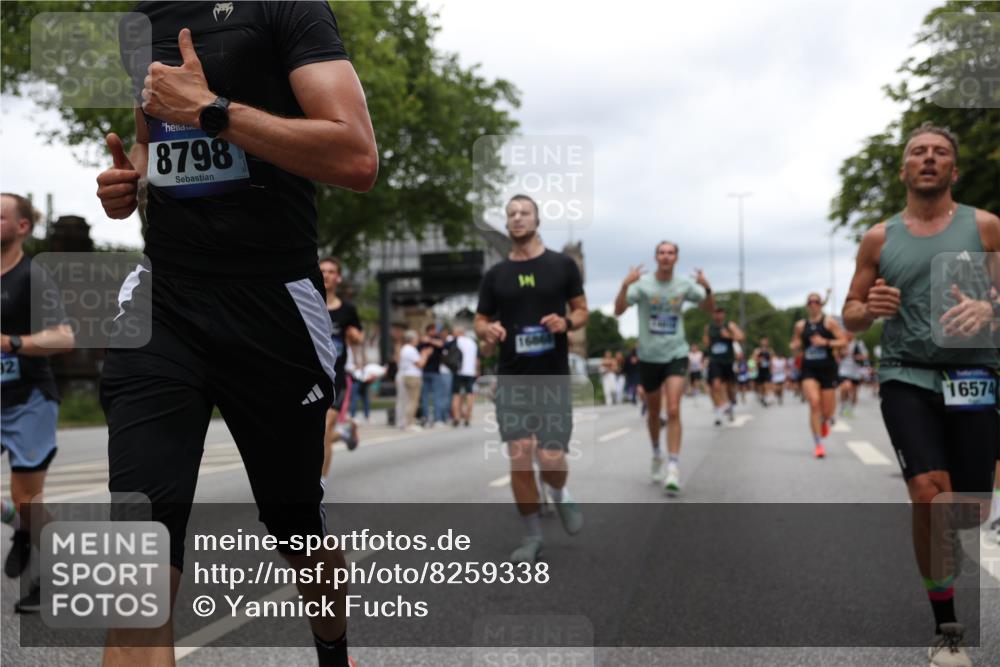 29.06.2025 - hella hamburg halbmarathon Yannick Fuchs http://msf.ph/oto/8259338 29.06.2025 10:48:31 20KM 1327, 1410, 1496, 1815, 2474, 2771, 3041, 3177, 3310, 3791, 3794, 3861, 3945, 4189, 4231, 4938, 6082, 6084, 6356, 6443, 6581, 6723, 6994, 8223, 8449, 8514, 8698, 8772, 8798, 9012, 9060, 9227, 10191, 10192, 10263, 10266, 11333, 11499, 11747, 12186, 12362, 12489, 13297, 13869, 14036, 14175, 14592, 14638, 14660, 14818, 14948, 15113, 15156, 15169, 15408, 15524, 15879, 16092, 16574, 16750, 17740, 17765, 19177 meine-sportfotos.de