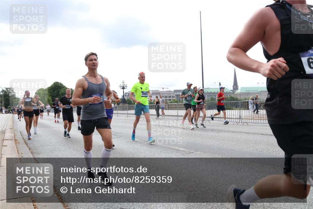 29.06.2025 - hella hamburg halbmarathon Lena Gebhardt http://msf.ph/oto/8259359 29.06.2025 10:34:26 Lombardsbrücke 1025, 1672, 1705, 1787, 2023, 2265, 2412, 2464, 2496, 2510, 2511, 2526, 2801, 2933, 3145, 3420, 3829, 3848, 4540, 4807, 4824, 4826, 5453, 5561, 5584, 5609, 6034, 6105, 6171, 6329, 6571, 6574, 6843, 7324, 7329, 7386, 7644, 7733, 8277, 8349, 8705, 8965, 9164, 9379, 9448, 9514, 10335, 10360, 10564, 10674, 11245, 11872, 12164, 13957, 15477, 16238, 16311, 16390, 16682, 16919, 17230, 18158, 18941 meine-sportfotos.de