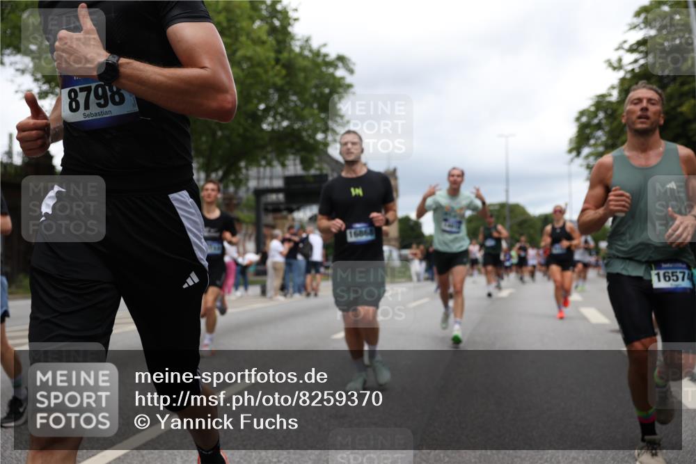 29.06.2025 - hella hamburg halbmarathon Yannick Fuchs http://msf.ph/oto/8259370 29.06.2025 10:48:32 20KM 1327, 1410, 1496, 1815, 2474, 2771, 2884, 3041, 3177, 3791, 3794, 3861, 3945, 4189, 4231, 4938, 6082, 6084, 6356, 6443, 6581, 6587, 6723, 6994, 8223, 8449, 8514, 8698, 8772, 8798, 9012, 9060, 9227, 10191, 10192, 10263, 10266, 11333, 11499, 11747, 12186, 12362, 12489, 13297, 13869, 13988, 14036, 14175, 14592, 14638, 14660, 14818, 14948, 15113, 15156, 15169, 15408, 15524, 15879, 16047, 16092, 16574, 16750, 17740, 17765, 19177 meine-sportfotos.de