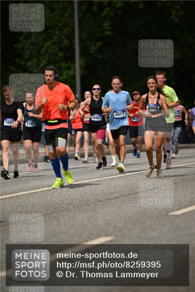 29.06.2025 - hella hamburg halbmarathon Dr. Thomas Lammeyer http://msf.ph/oto/8259395 29.06.2025 10:35:11 Kennedybrücke 1059, 1097, 1472, 1547, 1773, 1979, 2414, 2505, 2754, 2755, 2914, 3131, 3281, 3443, 4561, 4817, 5437, 5943, 6057, 6078, 6195, 6546, 6616, 6725, 6787, 7351, 7604, 7772, 8050, 8812, 8941, 9937, 10586, 10989 meine-sportfotos.de