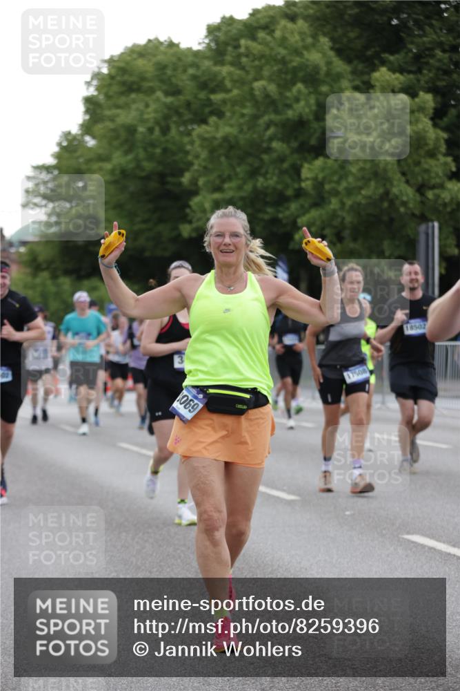 29.06.2025 - hella hamburg halbmarathon Jannik Wohlers http://msf.ph/oto/8259396 29.06.2025 10:32:25 Lombardsbrücke 1078, 1237, 1732, 2059, 2276, 3422, 3660, 3670, 3708, 3753, 4446, 4555, 6040, 6861, 7308, 7309, 7387, 7531, 7749, 7750, 8170, 8839, 9010, 9034, 9188, 9471, 9542, 9768, 10013, 10048, 10203, 10277, 10470, 10770, 11076, 11248, 11756, 12423, 12424, 12470, 12508, 12907, 13789, 14301, 14347, 15171, 15997, 16129, 16502, 16702, 16898, 16999, 17041, 17102, 17157, 17167, 17317, 17508, 17664, 18502, 18706, 18927, 19156, 19213 meine-sportfotos.de