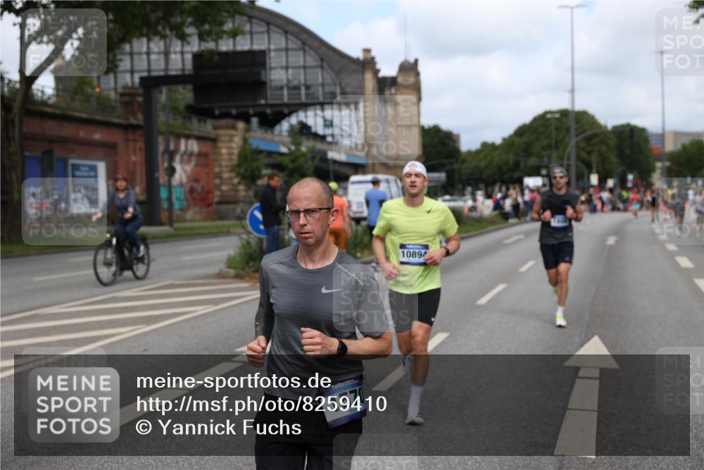 29.06.2025 - hella hamburg halbmarathon Yannick Fuchs http://msf.ph/oto/8259410 29.06.2025 10:36:11 20KM 1570, 1763, 1800, 2579, 2675, 5387, 5987, 6593, 7092, 7432, 8358, 9815, 10415, 10894, 11417, 12434, 12588, 13714, 13876, 14346, 14899, 15521, 16084, 17032, 17159, 17182, 17882, 18442, 18491, 18509, 18764, 18772, 18802, 19046 meine-sportfotos.de