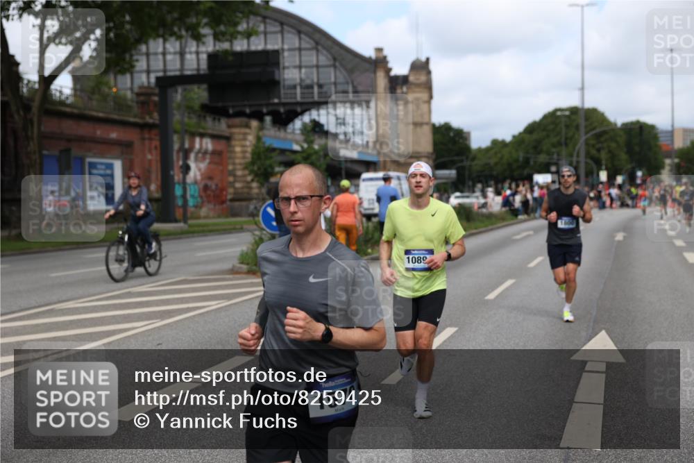 29.06.2025 - hella hamburg halbmarathon Yannick Fuchs http://msf.ph/oto/8259425 29.06.2025 10:36:11 20KM 1570, 1763, 1800, 2579, 2675, 5387, 5987, 6593, 7092, 7432, 8358, 9815, 10415, 10894, 11417, 12434, 12588, 13714, 13876, 14346, 14899, 15521, 16084, 17032, 17159, 17182, 17882, 18442, 18491, 18509, 18764, 18772, 18802, 19046 meine-sportfotos.de