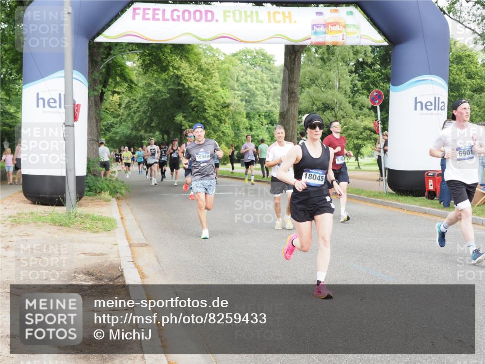 29.06.2025 - hella hamburg halbmarathon MichiJ http://msf.ph/oto/8259433 29.06.2025 10:29:44 Zwischen KM18-KM19 1136, 2675, 4380, 6901, 9358, 9755, 9885, 10978, 12365, 14555, 15164, 16816, 17182, 18045, 18399 meine-sportfotos.de