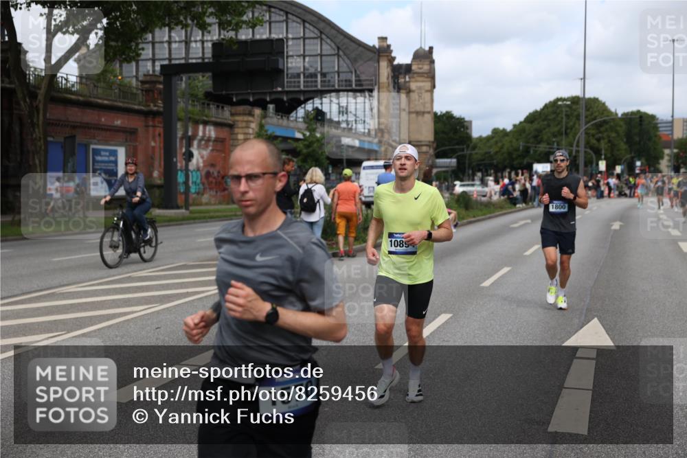 29.06.2025 - hella hamburg halbmarathon Yannick Fuchs http://msf.ph/oto/8259456 29.06.2025 10:36:11 20KM 1570, 1763, 1800, 2579, 2675, 5387, 5987, 6593, 7092, 7432, 8358, 9815, 10415, 10894, 11417, 12434, 12588, 13714, 13876, 14346, 14899, 15521, 16084, 17032, 17159, 17182, 17882, 18442, 18491, 18509, 18764, 18772, 18802, 19046 meine-sportfotos.de