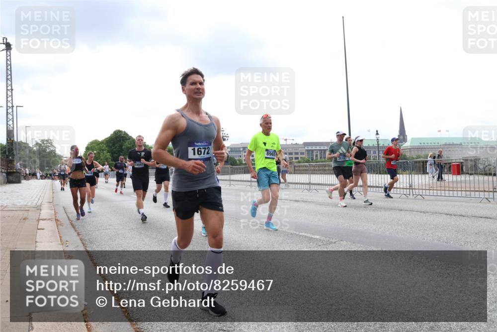 29.06.2025 - hella hamburg halbmarathon Lena Gebhardt http://msf.ph/oto/8259467 29.06.2025 10:34:26 Lombardsbrücke 1025, 1672, 1705, 1787, 2023, 2265, 2412, 2464, 2496, 2510, 2511, 2526, 2801, 2933, 3145, 3420, 3829, 3848, 4540, 4807, 4824, 4826, 5453, 5561, 5584, 5609, 6034, 6105, 6171, 6329, 6571, 6574, 6843, 7324, 7329, 7386, 7644, 7733, 8277, 8349, 8705, 8965, 9164, 9379, 9448, 9514, 10335, 10360, 10564, 10674, 11245, 11872, 12164, 13957, 15477, 16238, 16311, 16390, 16682, 16919, 17230, 18158, 18941 meine-sportfotos.de