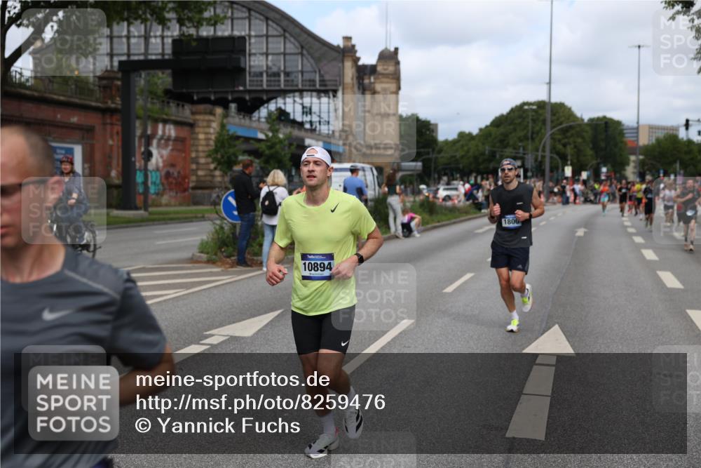 29.06.2025 - hella hamburg halbmarathon Yannick Fuchs http://msf.ph/oto/8259476 29.06.2025 10:36:12 20KM 1570, 1763, 1800, 2675, 5387, 5987, 6593, 7092, 7432, 8358, 9815, 10415, 10894, 11417, 12434, 12588, 13714, 13876, 14346, 14899, 15521, 15935, 16084, 17159, 17182, 17882, 18442, 18491, 18509, 18764, 18772, 18802, 19046 meine-sportfotos.de