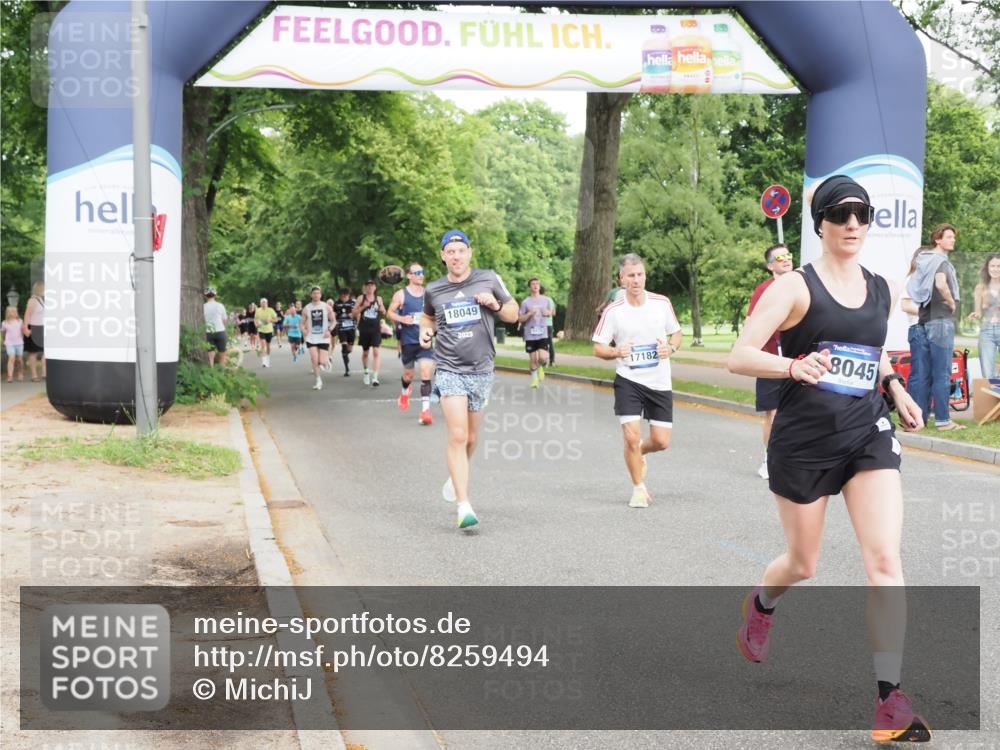 29.06.2025 - hella hamburg halbmarathon MichiJ http://msf.ph/oto/8259494 29.06.2025 10:29:44 Zwischen KM18-KM19 1136, 2675, 4380, 6901, 9358, 9755, 9885, 10978, 12365, 14555, 15164, 16816, 17182, 18045, 18399 meine-sportfotos.de