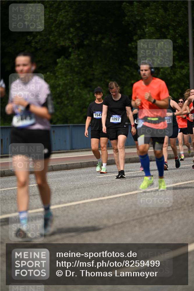 29.06.2025 - hella hamburg halbmarathon Dr. Thomas Lammeyer http://msf.ph/oto/8259499 29.06.2025 10:35:12 Kennedybrücke 1059, 1097, 1472, 1547, 1773, 1979, 2414, 2754, 2755, 2914, 3131, 3281, 3443, 4561, 4817, 5437, 5943, 6057, 6078, 6195, 6546, 6616, 6725, 6787, 7351, 7604, 7772, 8050, 8812, 8941, 9937, 10586 meine-sportfotos.de