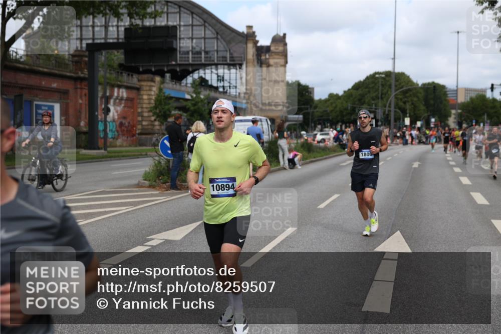29.06.2025 - hella hamburg halbmarathon Yannick Fuchs http://msf.ph/oto/8259507 29.06.2025 10:36:12 20KM 1570, 1763, 1800, 2675, 5387, 5987, 6593, 7092, 7432, 8358, 9815, 10415, 10894, 11417, 12434, 12588, 13714, 13876, 14346, 14899, 15521, 15935, 16084, 17159, 17182, 17882, 18442, 18491, 18509, 18764, 18772, 18802, 19046 meine-sportfotos.de