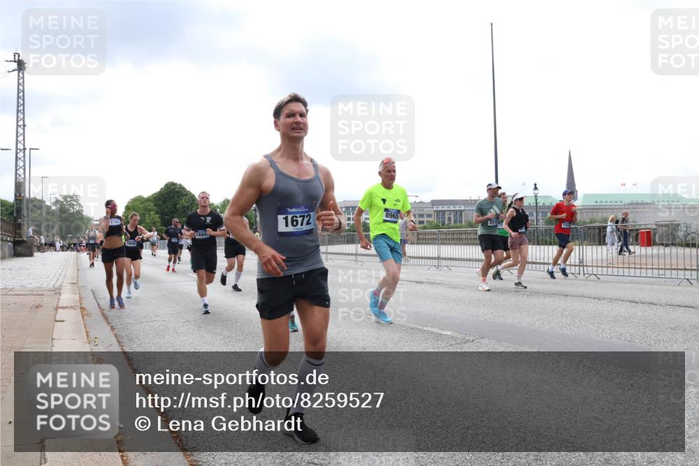 29.06.2025 - hella hamburg halbmarathon Lena Gebhardt http://msf.ph/oto/8259527 29.06.2025 10:34:26 Lombardsbrücke 1025, 1672, 1705, 1787, 2023, 2265, 2412, 2464, 2496, 2510, 2511, 2526, 2801, 2933, 3145, 3420, 3829, 3848, 4540, 4807, 4824, 4826, 5453, 5561, 5584, 5609, 6034, 6105, 6171, 6329, 6571, 6574, 6843, 7324, 7329, 7386, 7644, 7733, 8277, 8349, 8705, 8965, 9164, 9379, 9448, 9514, 10335, 10360, 10564, 10674, 11245, 11872, 12164, 13957, 15477, 16238, 16311, 16390, 16682, 16919, 17230, 18158, 18941 meine-sportfotos.de
