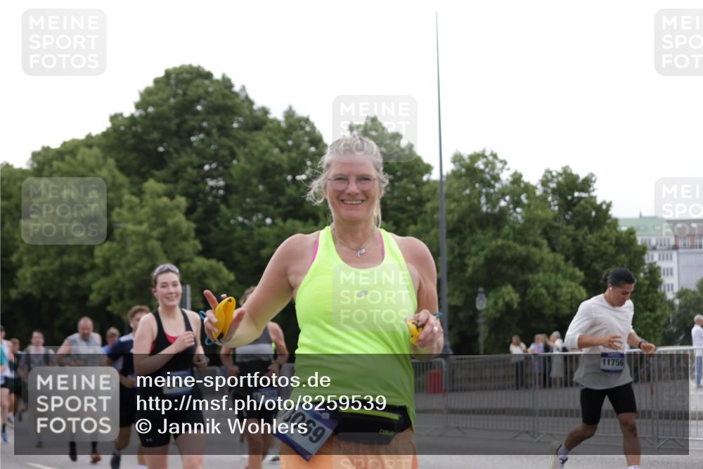 29.06.2025 - hella hamburg halbmarathon Jannik Wohlers http://msf.ph/oto/8259539 29.06.2025 10:32:27 Lombardsbrücke 1078, 1237, 1732, 2059, 2276, 3391, 3422, 3660, 3708, 3753, 4446, 4555, 5110, 6040, 6861, 7387, 7750, 7982, 8170, 8839, 9034, 9143, 9188, 9471, 9542, 9768, 10013, 10048, 10203, 10277, 10470, 10770, 11076, 11248, 11756, 12423, 12424, 12470, 12508, 12907, 13789, 14301, 14347, 15171, 15997, 16129, 16502, 16702, 17041, 17102, 17157, 17317, 17417, 17508, 17664, 18502, 18927, 19156, 19213 meine-sportfotos.de