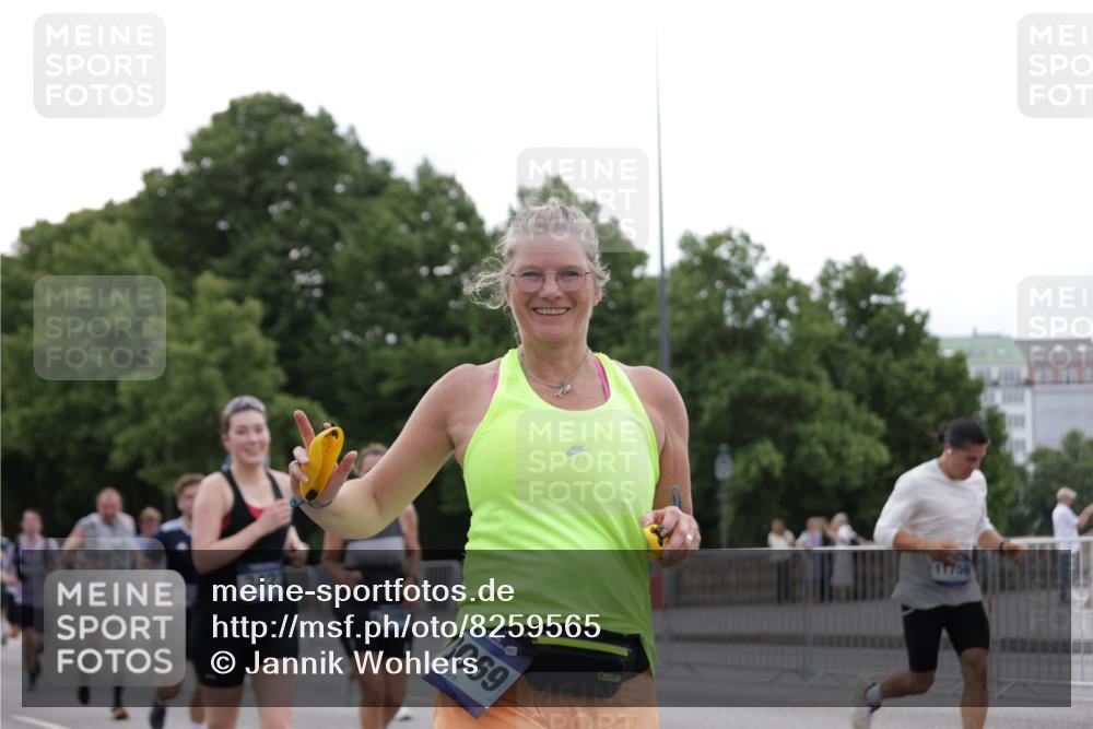 29.06.2025 - hella hamburg halbmarathon Jannik Wohlers http://msf.ph/oto/8259565 29.06.2025 10:32:27 Lombardsbrücke 1078, 1237, 1732, 2059, 2276, 3391, 3422, 3660, 3708, 3753, 4446, 4555, 5110, 6040, 6861, 7387, 7750, 7982, 8170, 8839, 9034, 9143, 9188, 9471, 9542, 9768, 10013, 10048, 10203, 10277, 10470, 10770, 11076, 11248, 11756, 12423, 12424, 12470, 12508, 12907, 13789, 14301, 14347, 15171, 15997, 16129, 16502, 16702, 17041, 17102, 17157, 17317, 17417, 17508, 17664, 18502, 18927, 19156, 19213 meine-sportfotos.de