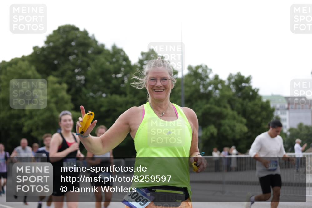 29.06.2025 - hella hamburg halbmarathon Jannik Wohlers http://msf.ph/oto/8259597 29.06.2025 10:32:27 Lombardsbrücke 1078, 1237, 1732, 2059, 2276, 3391, 3422, 3660, 3708, 3753, 4446, 4555, 5110, 6040, 6861, 7387, 7750, 7982, 8170, 8839, 9034, 9143, 9188, 9471, 9542, 9768, 10013, 10048, 10203, 10277, 10470, 10770, 11076, 11248, 11756, 12423, 12424, 12470, 12508, 12907, 13789, 14301, 14347, 15171, 15997, 16129, 16502, 16702, 17041, 17102, 17157, 17317, 17417, 17508, 17664, 18502, 18927, 19156, 19213 meine-sportfotos.de