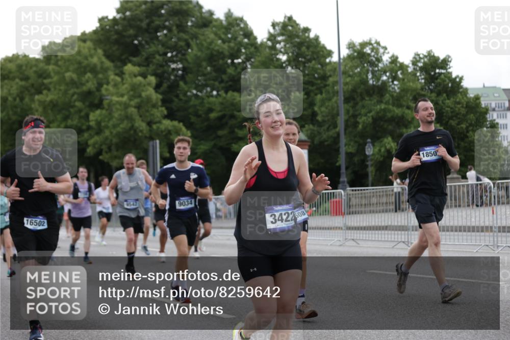 29.06.2025 - hella hamburg halbmarathon Jannik Wohlers http://msf.ph/oto/8259642 29.06.2025 10:32:28 Lombardsbrücke 1078, 1237, 1732, 2059, 2276, 2959, 3391, 3422, 3660, 3708, 3753, 4096, 4446, 4555, 5110, 6040, 6861, 7387, 7750, 7982, 8170, 8839, 9034, 9143, 9188, 9471, 9542, 9768, 10013, 10277, 10470, 10770, 11076, 11248, 11260, 11756, 12423, 12424, 12508, 12907, 13789, 14301, 14347, 15171, 15997, 16129, 16502, 16702, 17041, 17102, 17157, 17317, 17417, 17508, 17664, 18191, 18502, 18927, 19156, 19213 meine-sportfotos.de