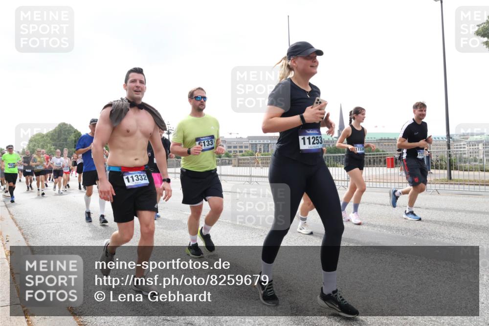 29.06.2025 - hella hamburg halbmarathon Lena Gebhardt http://msf.ph/oto/8259679 29.06.2025 10:45:58 Lombardsbrücke 1004, 1033, 1060, 1085, 1100, 1104, 1421, 1426, 1532, 1555, 1854, 1867, 1868, 1983, 2008, 2398, 2423, 2522, 2550, 2657, 2664, 2773, 2813, 2917, 2951, 2954, 2965, 2973, 3410, 4104, 4223, 4224, 4317, 4388, 4572, 5044, 5635, 5697, 5703, 5769, 5770, 5892, 6133, 6333, 6392, 6623, 7268, 7356, 7605, 7894, 7983, 8745, 9120, 9121, 9129, 9426, 9445, 10030, 10327, 10329, 10367, 10511, 11358, 11361, 11876, 11910, 12507 meine-sportfotos.de