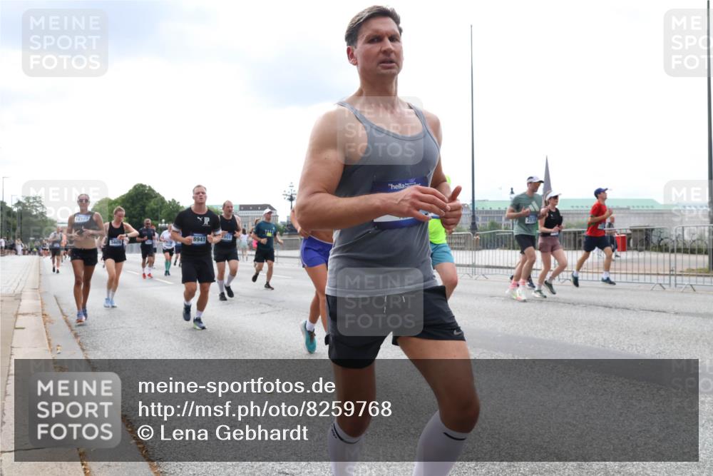 29.06.2025 - hella hamburg halbmarathon Lena Gebhardt http://msf.ph/oto/8259768 29.06.2025 10:34:27 Lombardsbrücke 1025, 1672, 1705, 1787, 2023, 2265, 2412, 2464, 2496, 2510, 2511, 2526, 2801, 2933, 3145, 3420, 3829, 3848, 4540, 4807, 4824, 4826, 5453, 5584, 5609, 6034, 6105, 6171, 6329, 6571, 6574, 6843, 7324, 7329, 7386, 7644, 7733, 8277, 8349, 8705, 8965, 9164, 9379, 9448, 9514, 10335, 10360, 10564, 10674, 11245, 11872, 12164, 13957, 15477, 16238, 16311, 16390, 16682, 16919, 17230, 18158, 18941 meine-sportfotos.de
