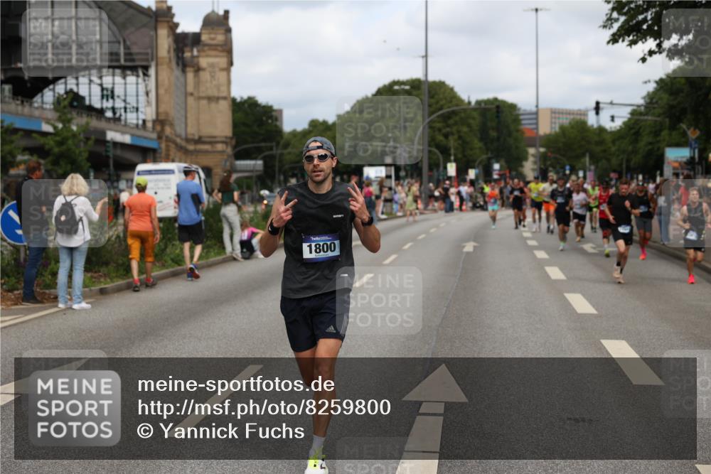 29.06.2025 - hella hamburg halbmarathon Yannick Fuchs http://msf.ph/oto/8259800 29.06.2025 10:36:13 20KM 1441, 1570, 1763, 1800, 2675, 5387, 5987, 6593, 7092, 7432, 8358, 9815, 10415, 10894, 11417, 12434, 12588, 13714, 13876, 14346, 14899, 15521, 15935, 16084, 17159, 17182, 17882, 18442, 18491, 18509, 18764, 18772, 18802, 19046 meine-sportfotos.de