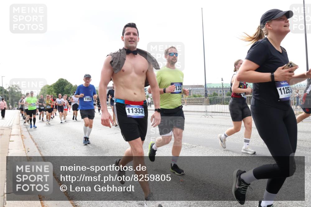 29.06.2025 - hella hamburg halbmarathon Lena Gebhardt http://msf.ph/oto/8259805 29.06.2025 10:45:58 Lombardsbrücke 1004, 1033, 1060, 1085, 1100, 1104, 1421, 1426, 1532, 1555, 1854, 1867, 1868, 1983, 2008, 2398, 2423, 2522, 2550, 2657, 2664, 2773, 2813, 2917, 2951, 2954, 2965, 2973, 3410, 4104, 4223, 4224, 4317, 4388, 4572, 5044, 5635, 5697, 5703, 5769, 5770, 5892, 6133, 6333, 6392, 6623, 7268, 7356, 7605, 7894, 7983, 8745, 9120, 9121, 9129, 9426, 9445, 10030, 10327, 10329, 10367, 10511, 11358, 11361, 11876, 11910, 12507 meine-sportfotos.de