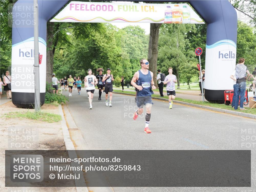 29.06.2025 - hella hamburg halbmarathon MichiJ http://msf.ph/oto/8259843 29.06.2025 10:29:46 Zwischen KM18-KM19 1136, 2675, 4380, 6901, 9755, 9885, 12365, 14820, 17182, 18045, 18049 meine-sportfotos.de