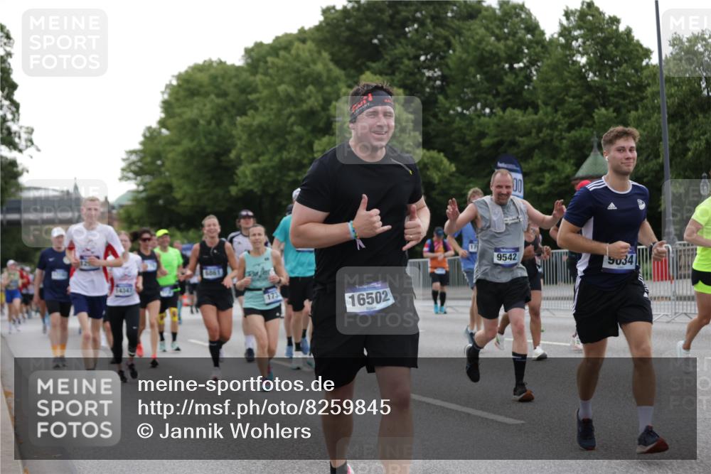 29.06.2025 - hella hamburg halbmarathon Jannik Wohlers http://msf.ph/oto/8259845 29.06.2025 10:32:29 Lombardsbrücke 1078, 1237, 1732, 2059, 2276, 2959, 3391, 3422, 3660, 3708, 3753, 4096, 4446, 4555, 5110, 6040, 6861, 7387, 7982, 8170, 8839, 9034, 9143, 9188, 9471, 9542, 9768, 10013, 10277, 10770, 11076, 11248, 11260, 11756, 12423, 12424, 12508, 12907, 13789, 14305, 14347, 15171, 15997, 16129, 16502, 16702, 17041, 17102, 17157, 17317, 17417, 17508, 17664, 18191, 18502, 18927, 19156, 19213 meine-sportfotos.de