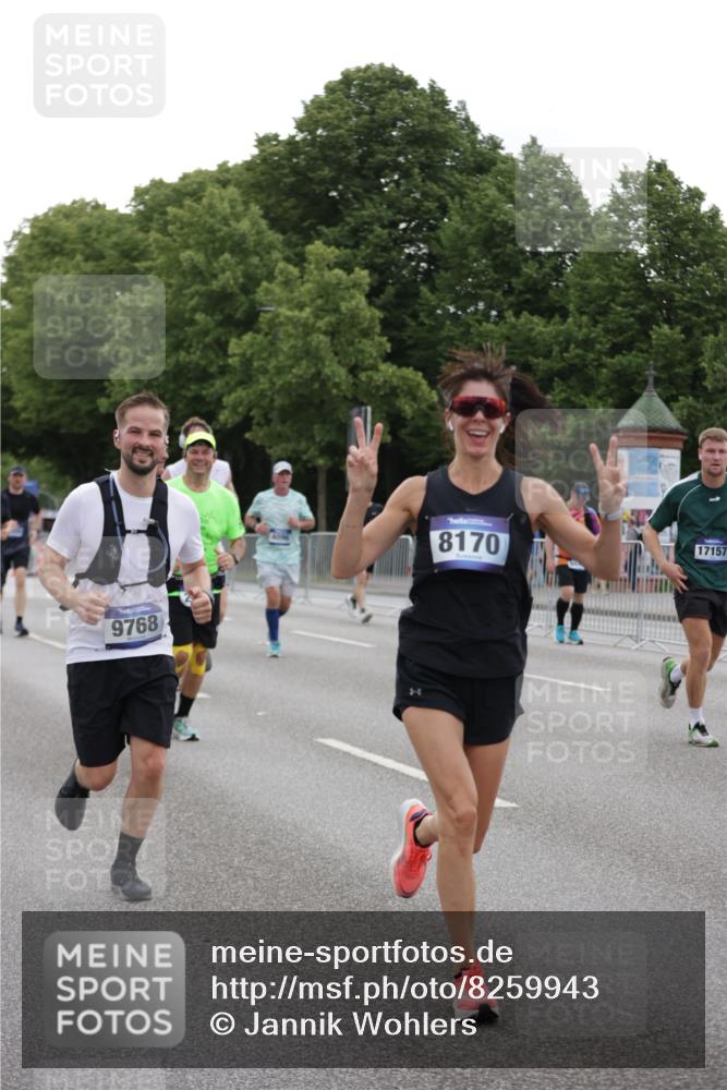 29.06.2025 - hella hamburg halbmarathon Jannik Wohlers http://msf.ph/oto/8259943 29.06.2025 10:32:33 Lombardsbrücke 1078, 1237, 1324, 1732, 2276, 2959, 3391, 3422, 3708, 3753, 3871, 4030, 4096, 4555, 4650, 5110, 6040, 6861, 7387, 7982, 8170, 8839, 9034, 9143, 9471, 9542, 9768, 11260, 11756, 12423, 12424, 12508, 12907, 13789, 14305, 14347, 14743, 15951, 15957, 16502, 16702, 17102, 17157, 17317, 17417, 17508, 17664, 18191, 18409, 18502, 19156, 19213 meine-sportfotos.de