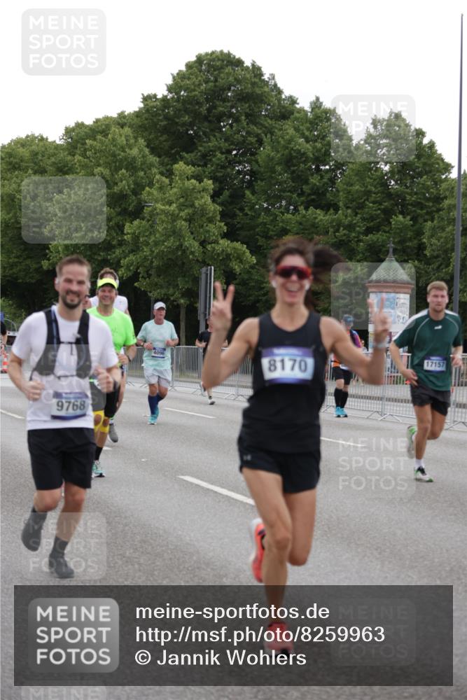 29.06.2025 - hella hamburg halbmarathon Jannik Wohlers http://msf.ph/oto/8259963 29.06.2025 10:32:33 Lombardsbrücke 1078, 1237, 1324, 1732, 2276, 2959, 3391, 3422, 3708, 3753, 3871, 4030, 4096, 4555, 4650, 5110, 6040, 6861, 7387, 7982, 8170, 8839, 9034, 9143, 9471, 9542, 9768, 11260, 11756, 12423, 12424, 12508, 12907, 13789, 14305, 14347, 14743, 15951, 15957, 16502, 16702, 17102, 17157, 17317, 17417, 17508, 17664, 18191, 18409, 18502, 19156, 19213 meine-sportfotos.de
