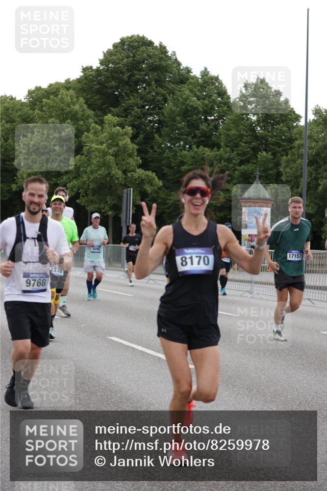 29.06.2025 - hella hamburg halbmarathon Jannik Wohlers http://msf.ph/oto/8259978 29.06.2025 10:32:33 Lombardsbrücke 1078, 1237, 1324, 1732, 2276, 2959, 3391, 3422, 3708, 3753, 3871, 4030, 4096, 4555, 4650, 5110, 6040, 6861, 7387, 7982, 8170, 8839, 9034, 9143, 9471, 9542, 9768, 11260, 11756, 12423, 12424, 12508, 12907, 13789, 14305, 14347, 14743, 15951, 15957, 16502, 16702, 17102, 17157, 17317, 17417, 17508, 17664, 18191, 18409, 18502, 19156, 19213 meine-sportfotos.de