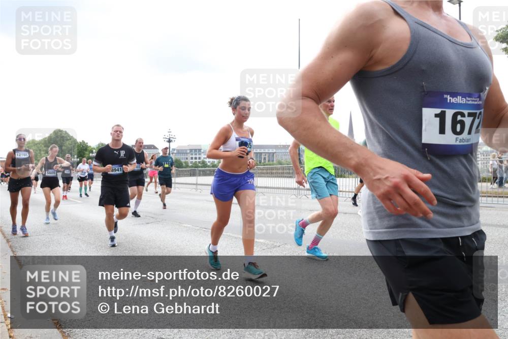 29.06.2025 - hella hamburg halbmarathon Lena Gebhardt http://msf.ph/oto/8260027 29.06.2025 10:34:27 Lombardsbrücke 1025, 1672, 1705, 1787, 2023, 2265, 2412, 2464, 2496, 2510, 2511, 2526, 2801, 2933, 3145, 3420, 3829, 3848, 4540, 4807, 4824, 4826, 5453, 5584, 5609, 6034, 6105, 6171, 6329, 6571, 6574, 6843, 7324, 7329, 7386, 7644, 7733, 8277, 8349, 8705, 8965, 9164, 9379, 9448, 9514, 10335, 10360, 10564, 10674, 11245, 11872, 12164, 13957, 15477, 16238, 16311, 16390, 16682, 16919, 17230, 18158, 18941 meine-sportfotos.de