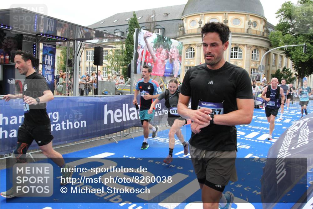 29.06.2025 - hella hamburg halbmarathon Michael Strokosch http://msf.ph/oto/8260038 29.06.2025 10:51:30 Ziel 1335, 2364, 2411, 2946, 5820, 7943, 8989, 9214, 9656, 11124, 11422, 13403, 13792, 15871, 15950, 16357, 17131, 18489 meine-sportfotos.de