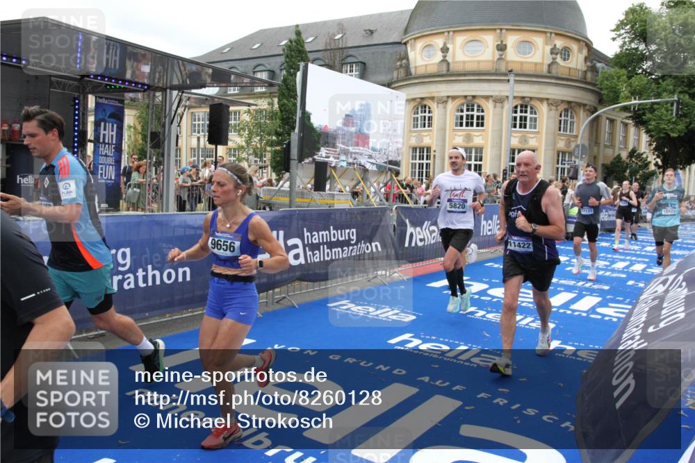 29.06.2025 - hella hamburg halbmarathon Michael Strokosch http://msf.ph/oto/8260128 29.06.2025 10:51:31 Ziel 1335, 2411, 2946, 5820, 7943, 9214, 9656, 11422, 13403, 13792, 15871, 15950, 16357, 17131 meine-sportfotos.de