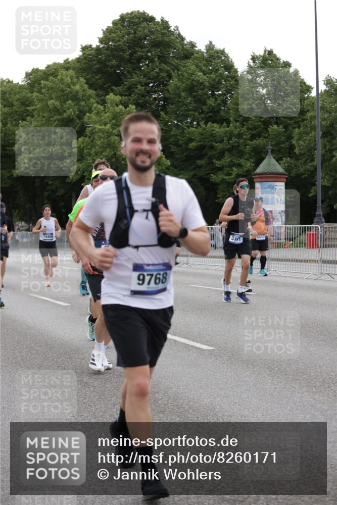 29.06.2025 - hella hamburg halbmarathon Jannik Wohlers http://msf.ph/oto/8260171 29.06.2025 10:32:34 Lombardsbrücke 1078, 1237, 1324, 1732, 2276, 2959, 3391, 3422, 3708, 3753, 3871, 4030, 4096, 4555, 4650, 5110, 5581, 6040, 6861, 7982, 8170, 8839, 9034, 9143, 9471, 9542, 9768, 11260, 11756, 12423, 12424, 12508, 12907, 13789, 14305, 14347, 14743, 15951, 15957, 16502, 16702, 17102, 17157, 17317, 17417, 17508, 17664, 18191, 18409, 18502, 19156, 19213 meine-sportfotos.de