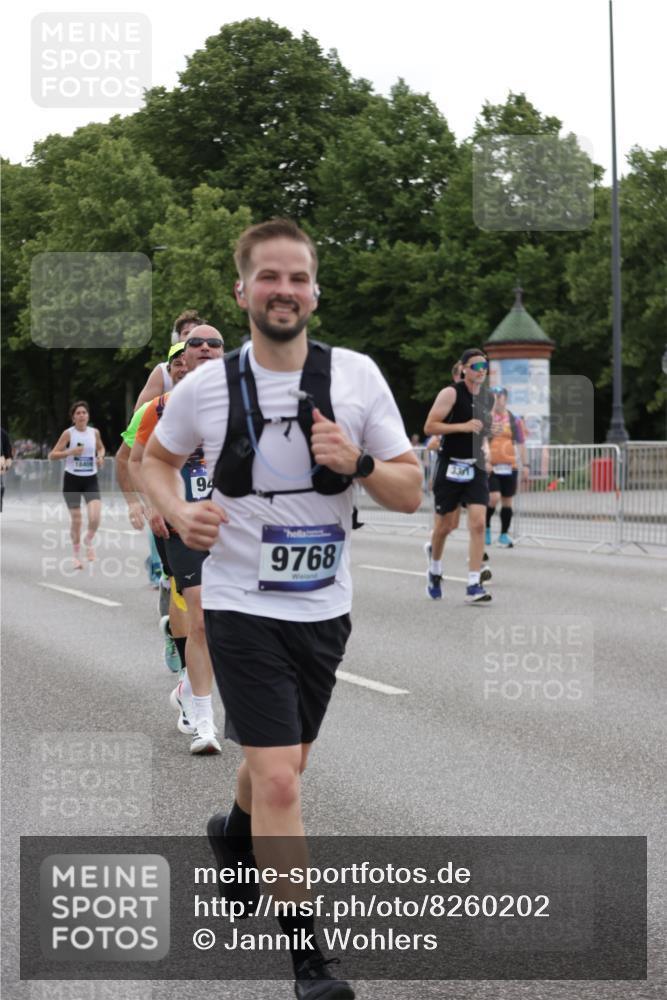 29.06.2025 - hella hamburg halbmarathon Jannik Wohlers http://msf.ph/oto/8260202 29.06.2025 10:32:34 Lombardsbrücke 1078, 1237, 1324, 1732, 2276, 2959, 3391, 3422, 3708, 3753, 3871, 4030, 4096, 4555, 4650, 5110, 5581, 6040, 6861, 7982, 8170, 8839, 9034, 9143, 9471, 9542, 9768, 11260, 11756, 12423, 12424, 12508, 12907, 13789, 14305, 14347, 14743, 15951, 15957, 16502, 16702, 17102, 17157, 17317, 17417, 17508, 17664, 18191, 18409, 18502, 19156, 19213 meine-sportfotos.de