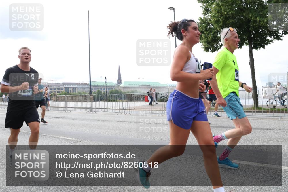 29.06.2025 - hella hamburg halbmarathon Lena Gebhardt http://msf.ph/oto/8260518 29.06.2025 10:34:28 Lombardsbrücke 1025, 1672, 1705, 1787, 2023, 2265, 2412, 2464, 2496, 2510, 2511, 2526, 2801, 2933, 3130, 3145, 3420, 3829, 3848, 4540, 4807, 4824, 4826, 5453, 5584, 5609, 6034, 6105, 6171, 6329, 6571, 6574, 6843, 7324, 7329, 7386, 7644, 7733, 8277, 8349, 8705, 8965, 9122, 9164, 9379, 9448, 9514, 10335, 10360, 10564, 10674, 11245, 11872, 12164, 13957, 15477, 16238, 16311, 16390, 16682, 16919, 17230, 18158, 18941 meine-sportfotos.de